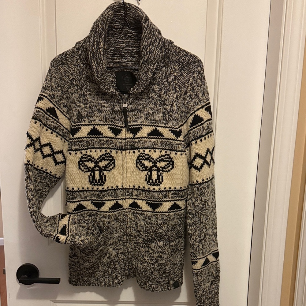 Aritzia TNA Black and Cream Patterned Cardigan